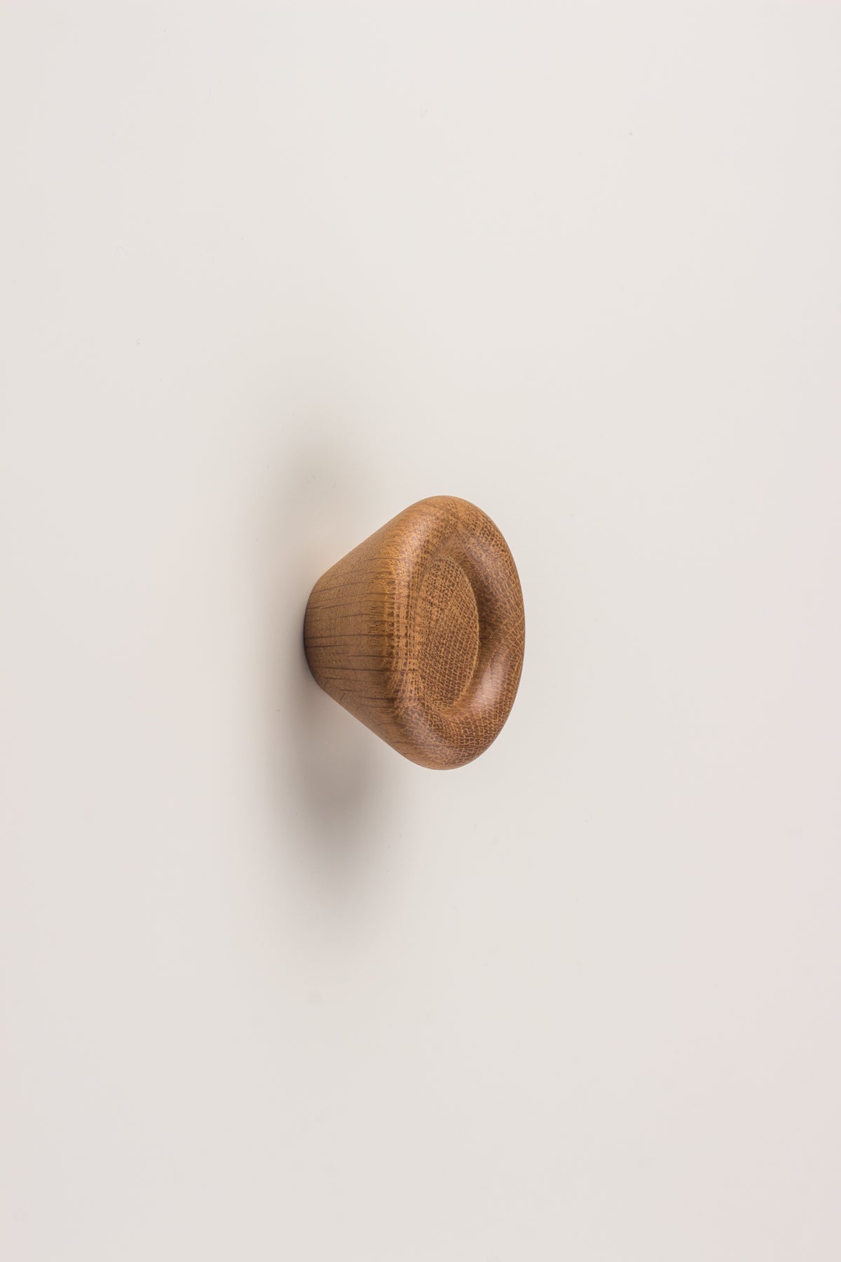 Uchwyt meblowy Rondo M w kolorze Vintage Oak – Filigrana