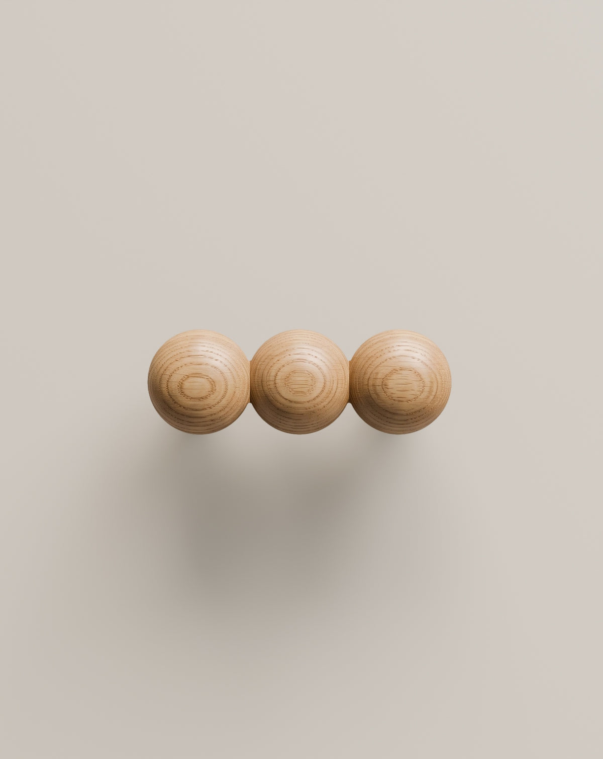 Uchwyt meblowy Globo 3 – trzy kule z toczonego dębu, Natural Oak – Filigrana
